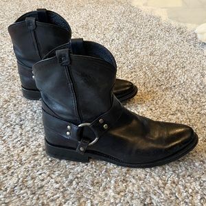 FRYE WYATT HARNESS LOW BOOT
